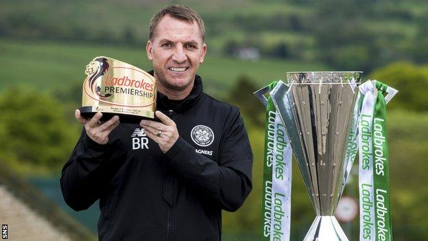 Brendan Rodgers with the league sponsor's manager of the year award and Scottish Premiership trophy