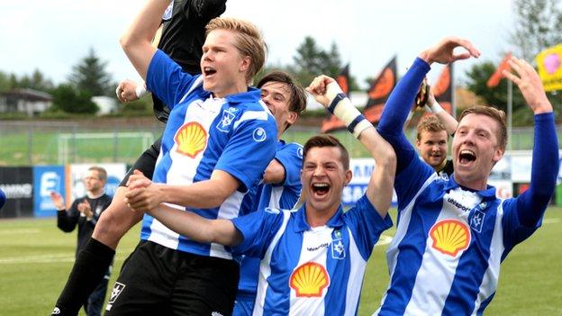 Stjarnan celebrate after being Motherwell