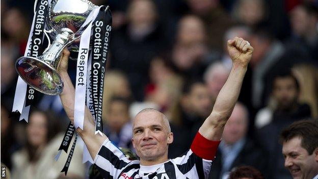 Jim Goodwin lifting Scottish League Cup