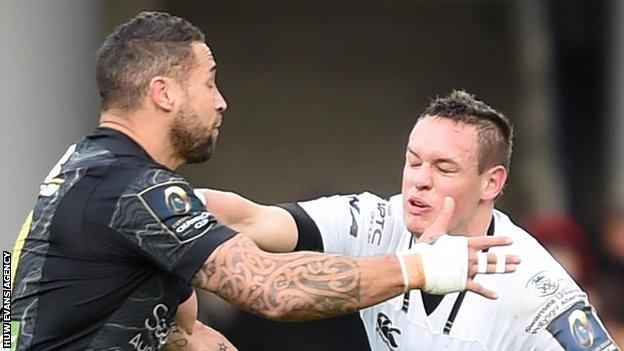 Ospreys wing Hanno Dirksen tries to fend off Remi Lamerat of Clermont