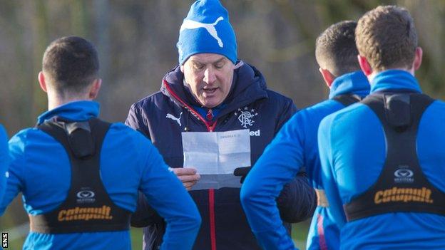 Rangers manager Mark Warburton addresses his players at training