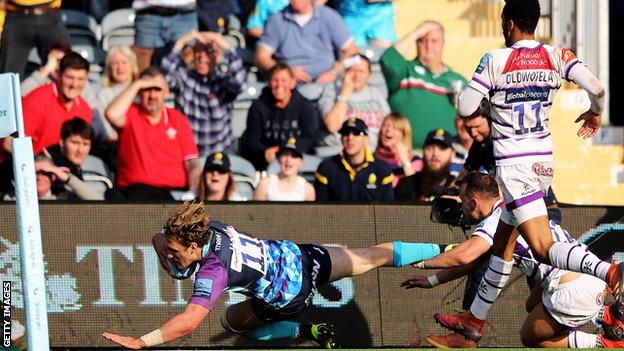 Tom Howe scores for Worcester