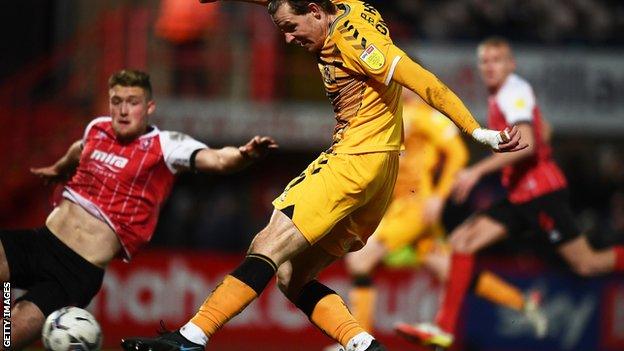 Joe Ironside scores for Cambridge United