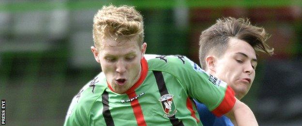 Ex-Glentoran midfielder Corey McMullan has been snapped up by Dungannon Swifts