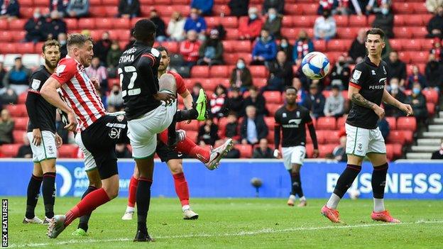 Charlie Wyke scores for Sunderland against Lincoln City