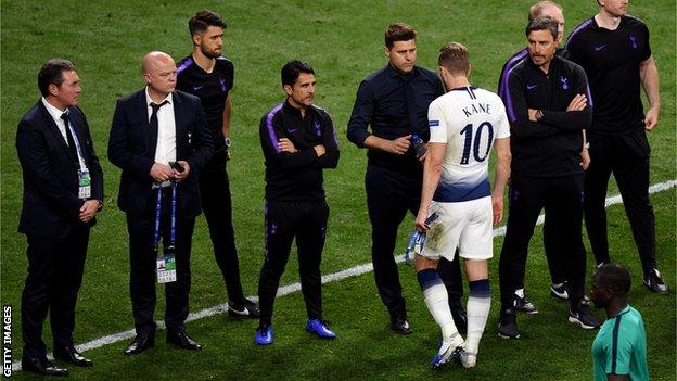 Mauricio Pochettino (fifth from left) and Harry Kane