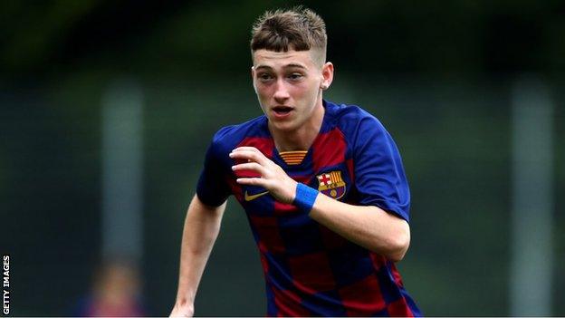 Louie Barry playing for Barcelona under-19s