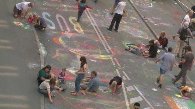 Over 20,000 people gathered to set a new world record for street art