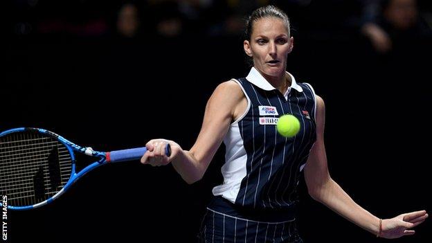 Karolina Pliskova beats Simona Halep in Shenzhen