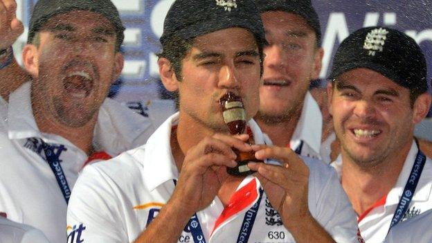 Alastair Cook kisses Ashes urn