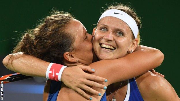 Rio 2016: Williams sisters beaten by Strycova and Safarova