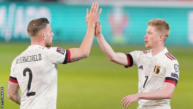 Kevin de Bruyne (right) celebrates with Toby Alderweireld