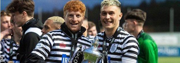 Queen's Park's Simon Murray and Will Bayman with the League 2 trophy