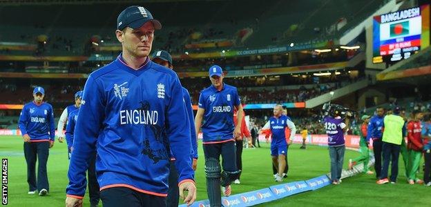 Eoin Morgan walks off dejected in 2015