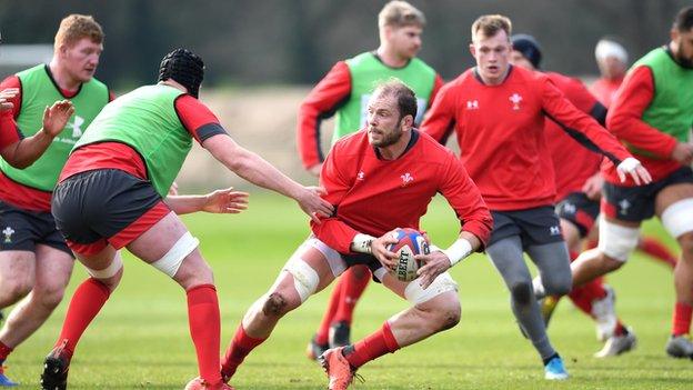 Alun Wyn Jones during training