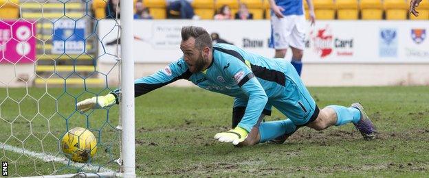 St Johnstone goalkeeper Alan Mannus tries in vain to gather Ryan Dow's shot after he let is slip past him