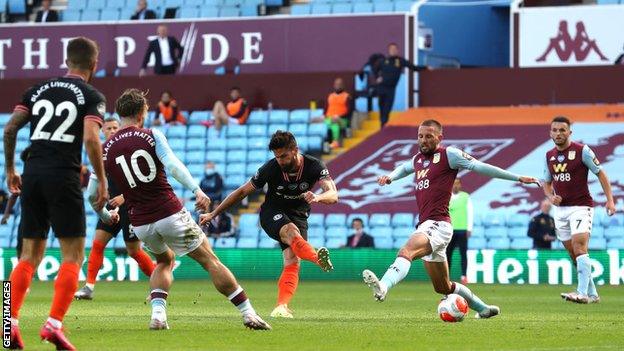 Olivier Giroud scores Chelsea's second against Aston Villa