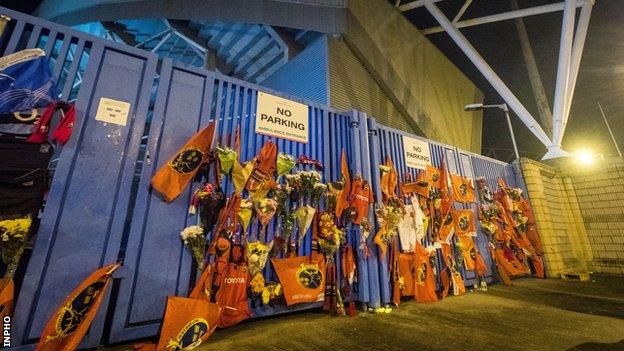 Supporters have left floral tributes at Thomond Park following the death of the former Munster head coach