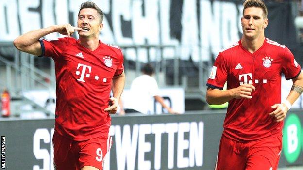 Robert Lewandowski celebrates