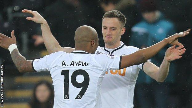 Andy King and Andre Ayew celebrate
