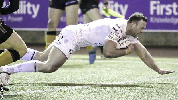 Stefan Marsh scores a try