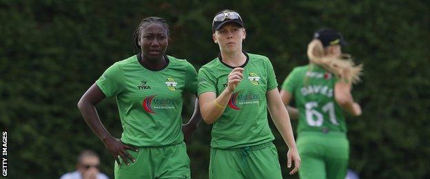 Stafanie Taylor and Heather Knight