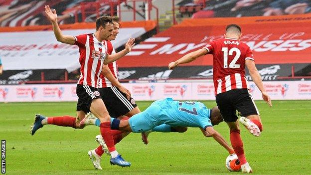 Lucas Moura handles the ball against Sheffield United