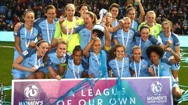 Manchester City Women celebrate winning the FA WSL