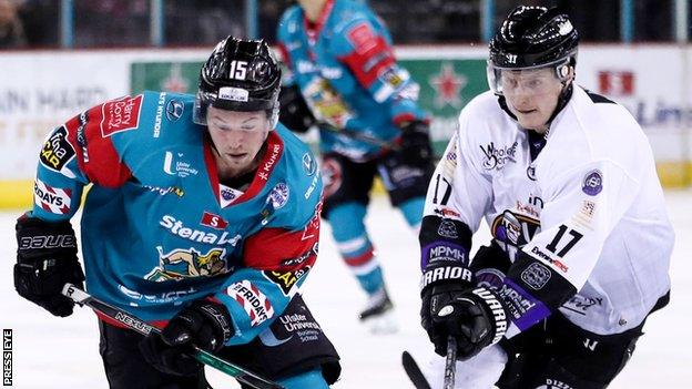 Darcy Murphy and Michal Gutwald in action during the Giants' 5-3 defeat by Braehead Clan