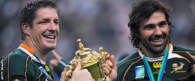 South Africa's Bakkies Botha (L) and Victor Matfield celebrate