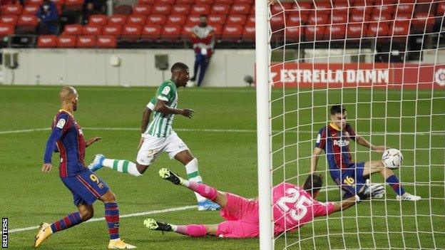 Pedri scores against Real Betis