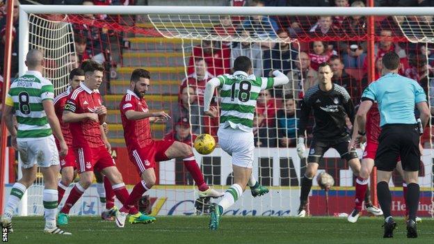 Tom Rogic scores