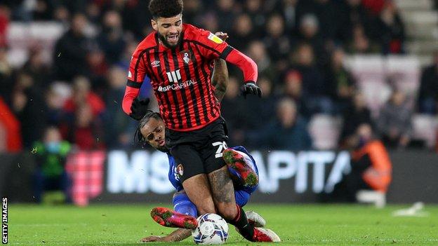 Leandro Bacuna red card challenge