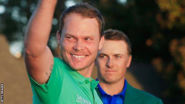 Jordan Spieth looks on as Danny Willett acknowldges the applause at Augusta