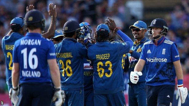 Joe Root (right) walks off after being dismissed by Angelo Mathews