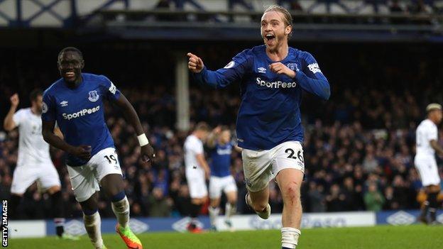 Tom Davies celebrates scoring the third goal for Everton against Crystal Palace