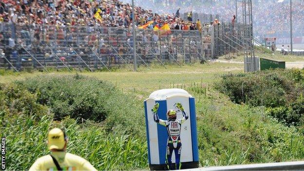 Rossi in a Portaloo