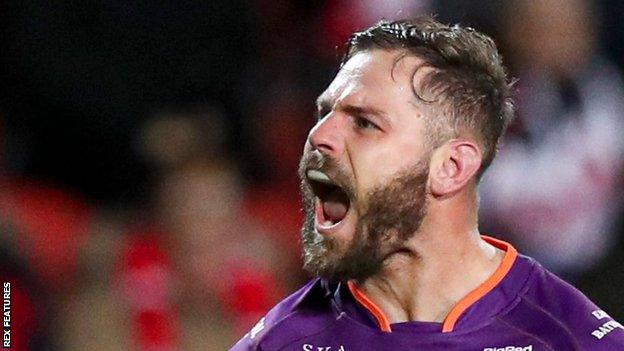 Aiden Sezer kicked two goals as Huddersfield Giants moved above St Helens in the Super League table following their victory