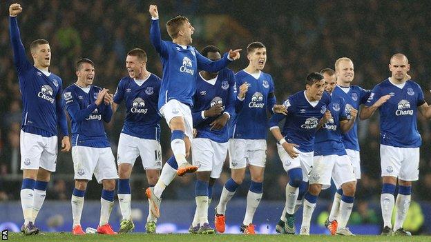 Everton players celebrate