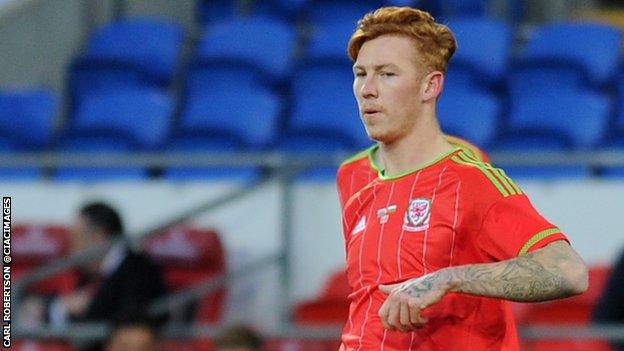 Josh Yorwerth in action for Wales Under-21s against Bulgaria