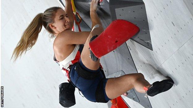 Shauna Coxsey in action at the Tokyo Olympics