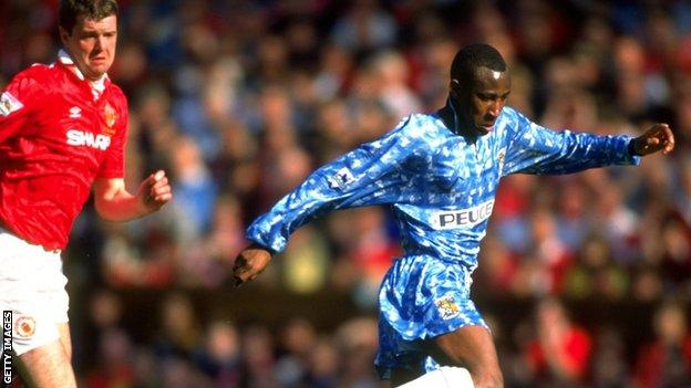 Peter Ndlovu dribbles away from Gary Pallister in a Premier League game between Coventry City and Manchester United in May 1994