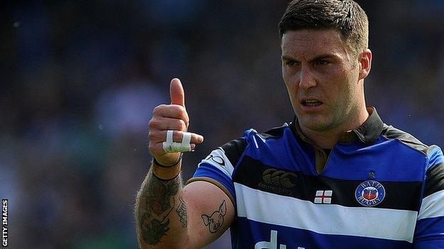 Matt Banahan gives his thumbs up for Bath