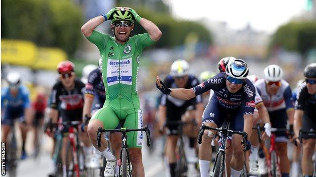 Mark Cavendish celebrating as crosses the finish line