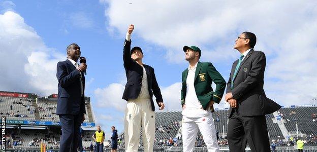 Joe Root tosses the coin