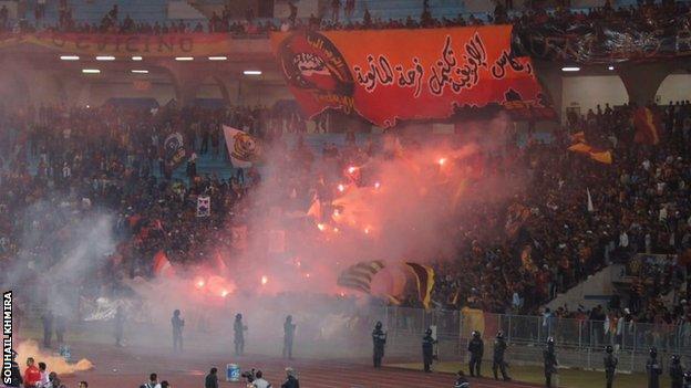 Esperance fans with flares