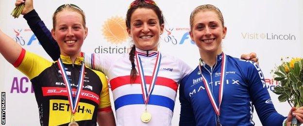 (l-r) Alice Barnes, Lizzie Armitstead and Laura Trott