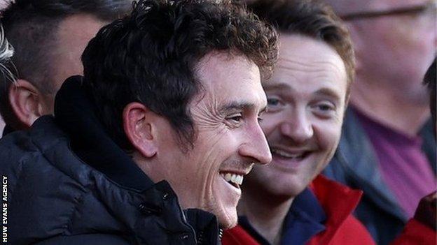 Geraint Thomas watches Cardiff v Edinburgh