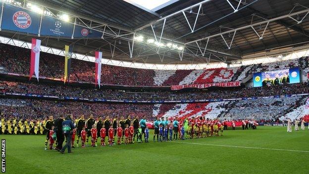 Borussia Dortmund and Bayern Munich players line-up on the pitch ahead of kick-off at the 2013 Champions League final