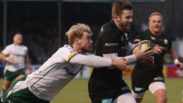 Elliot Daly scores Saracens' fourth try against London Irish